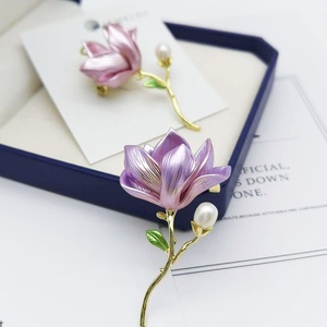 High-Grade Elegante Magnólia Broche Nova Moda Estilo Chinês Avançado Sentido Corsage Acessório Esculpido Metal Artesanato de Metal - Product Image 1