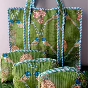 Sac fourre-tout matelassé tropical fait main en coton, sac à bandoulière imprimé flamants roses et palmiers, sac de voyage bohème pour le marché - Product Image 1