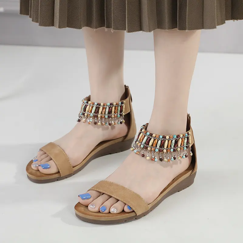 Kadın yaz roma Bohemian sandalet düşük topuk taklidi boncuklu açık ayak bileği bir kayış kama sandalet