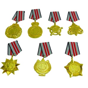 Médaille d'or plaquée or de Dubaï avec boîte en velours rouge - Product Image 6