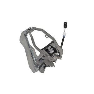 Soporte de manija de puerta Oliver 51218243616 para BMW X5 E53 delantero derecho con cable, pieza de repuesto metálica - Product Image 1