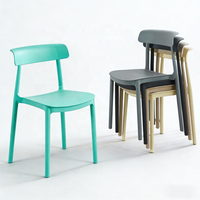 Chaises de salle à manger en plastique PP minimalistes nordiques en gros, empilables, imperméables pour restaurant, café, hôtel, extérieur