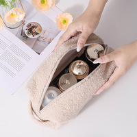 Nouvelle série de trousse de toilette personnalisée avec logo, en velours beige Teddy, trousse de maquillage en peluche, organiseur de voyage pour articles de toilette