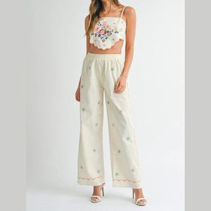 Ensemble 2 pièces sexy personnalisé OEM ODM pour femme : débardeur brodé dos nu et short - Product Image 1