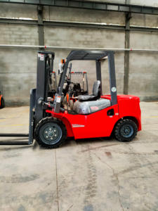 Carretillas elevadoras contrapesadas de alto rendimiento de 3 toneladas, altura de elevación, carretilla elevadora diésel de 4,5 M con transmisión automática, neumáticos sólidos - Product Image 4