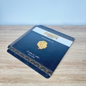 Meilleure boîte en papier d'emballage de <span class=keywords><strong>barre</strong></span> <span class=keywords><strong>chocolatée</strong></span> personnalisée de luxe avec logo <span class=keywords><strong>lion</strong></span> en feuille d'or pour cadeau haut de gamme et présentation en magasin - Product Image 1