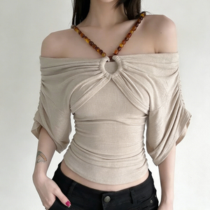 Haut d'été Y2K écoresponsable à épaules dénudées, col licou, manches papillon, orné de perles, taille froncée, couleur unie - Product Image 2