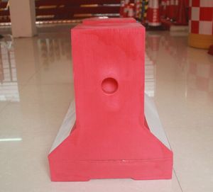 Barriera Stradale DingTian in Plastica Rossa con Pellicola Riflettente per Costruzioni Stradali e Controllo del Traffico - Product Image 1