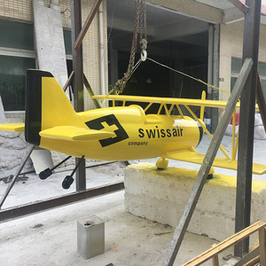 Modèle d'avion en résine Swissair, sculpture artistique à suspendre au plafond, design moderne, fait main, forme irrégulière, emballage en une seule pièce - Product Image 3
