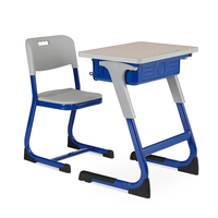 Bureaux et chaises d'école commerciaux modernes avec design ergonomique et surfaces faciles à nettoyer pour activités créatives