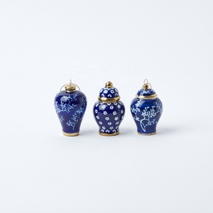 Ornamento de cristal de jarra de <span class=keywords><strong>jengibre</strong></span> floral, paneles azules y blancos de Navidad - Product Image 3