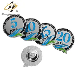 Distintivo magnetico personalizzato in fabbrica distintivo rotondo in argento smaltato morbido distintivo in metallo personalizzato in lega di zinco per berretti o abbigliamento