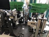 Machine d'assemblage entièrement automatique de pinces en plastique/nylon pour moteur |   Contrôlé par PLC, garantie d'un an pour la fabrication industrielle