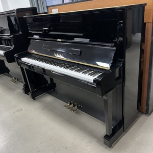   Piano Vertical Usado U1H de 121 cm, Piano Acústico Original de Japón en Venta - Product Image 1
