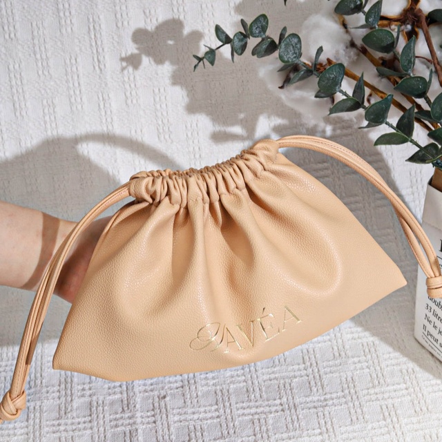 Customized Embossing logo Drawstring Leather Makeup Pouch Waterproof Pu Leather Cosmetic Skincare Drawstring Bag
