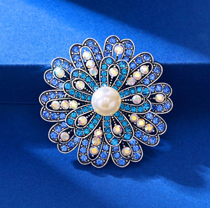 Broche de Aleación con Forma de Flor para Mujer - Regalo para Fiestas y Bodas - Product Image 4