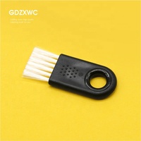 Easy Life Hack - Nouveauté : Gadget de nettoyage avec brosses miniatures à poils noirs et blancs pour rasoir et clavier