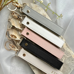 Bracelet en cuir PU personnalisé porte-clés clip sérigraphie porte-clés logo créatif étiquette <span class=keywords><strong>voiture</strong></span> <span class=keywords><strong>valise</strong></span> sac à dos porte-clés accessoires - Product Image 4