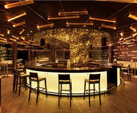 Comptoir de bar moderne en surface solide LED pour hôtel, centre commercial et bar à domicile - Couleurs personnalisables, usage commercial