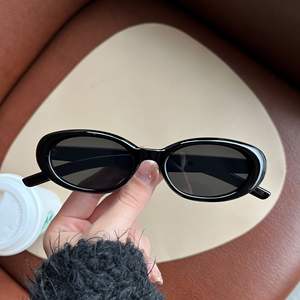 แว่นกันแดดผู้หญิงสไตล์เรโทร Y2K กรอบวงรีสีดำ ป้องกันรังสียูวี 400 กรอบพลาสติก เลนส์ AC แบบที่ 3 รุ่น G4-6235 สไตล์ครอส บอร์เดอร์ - Product Image 4