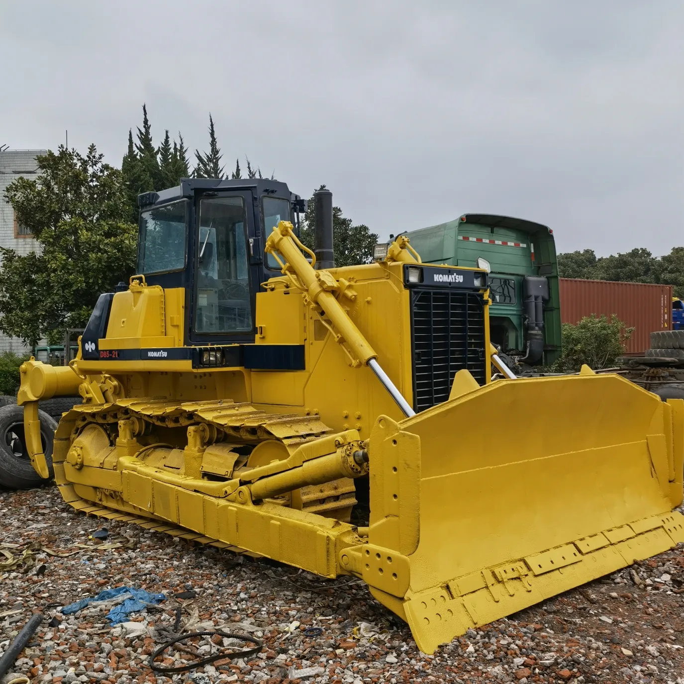 รถปราบดิน Komatsu D85-21ใช้รถแทรกเตอร์/Traktor ขายร้อน