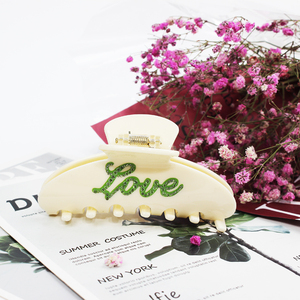 CANYUAN Lettres d'acétate coréen "LOVE" Pince à <span class=keywords><strong>cheveux</strong></span> pour femmes Spray <span class=keywords><strong>laque</strong></span> blanc Acétate de cellulose Pince à <span class=keywords><strong>cheveux</strong></span> pour <span class=keywords><strong>cheveux</strong></span> épais - Product Image 1