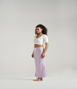 Sous-robe gainante pour femme en polyester, coupe sari, en tissu extensible respirant, pour un ajustement corporel lisse, vêtement intérieur traditionnel - Product Image 1