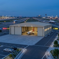 Hangar d'avion préfabriqué en acier à grande ouverture coulissante, structure métallique sur mesure à travée libre