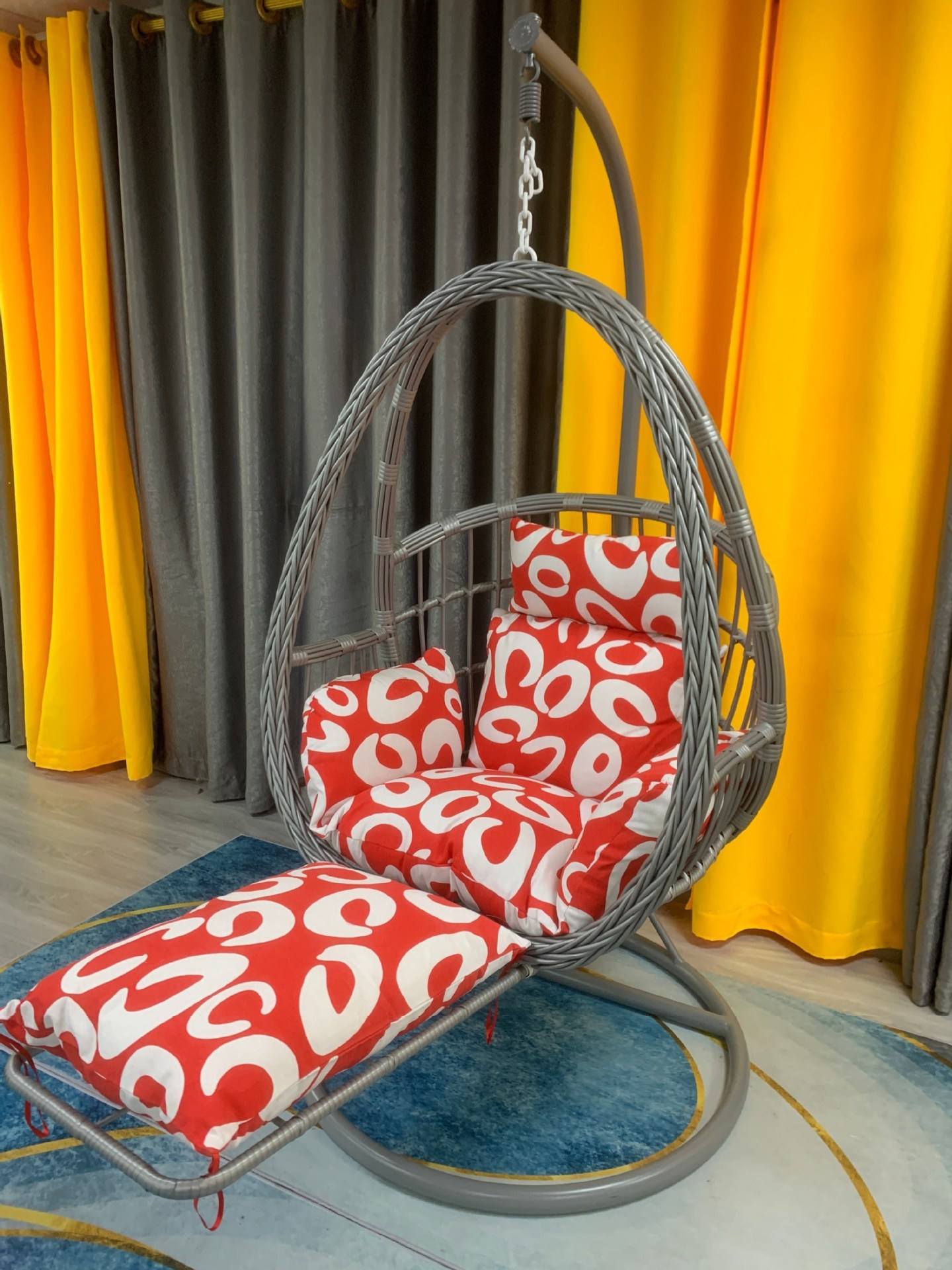 Panier en dentelle torsadée gris clair avec pédale