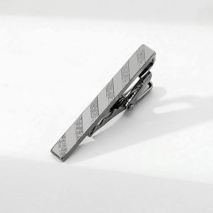 Vente en gros fabricant : Lot de pinces à <span class=keywords><strong>cravate</strong></span> décoratives de luxe pour hommes, argentées, 4 cm de long - Product Image 5