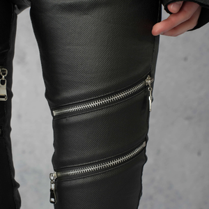 Pantalones vaqueros ajustados de mezclilla elástica negros para mujer, estilo punk Y2K, con revestimiento, cintura ultrabaja, detalles de cremallera y remaches cruzados, al por mayor - Product Image 3