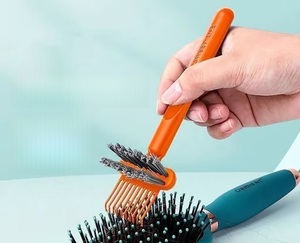 Pulitore per Pettine 2-in-1 con Spazzola e Setole per Rimuovere Capelli, Polvere e Sporco, per Casa e Salone G25-753 - Product Image 4