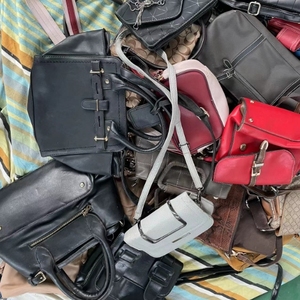 Bolsas usadas baratas de alta calidad al por mayor para mujer, mochila de <span class=keywords><strong>segunda</strong></span> <span class=keywords><strong>mano</strong></span>, mochila de viaje para mujer, organización de <span class=keywords><strong>maquillaje</strong></span>, bolsa de almuerzo, paquete en stock - Product Image 4