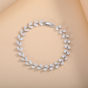 European American Zircon <b>Bracelet</b> For Women Plant Shape Wedding Jewelry Silver Tone Claw Setting Fashionable Elegant Light - Product Image 1