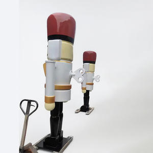 Statue de soldat <span class=keywords><strong>casse</strong></span>-<span class=keywords><strong>noisette</strong></span> grandeur nature en fibre de verre blanc modèle écologique peint à la main <span class=keywords><strong>personnage</strong></span> de télévision et de film - Product Image 2