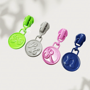 Thời Trang Trims Sang Trọng Hình Chữ Nhật Tự Động Khóa Kẽm Hợp Kim Dây Kéo Thanh Trượt Tùy Chỉnh Biểu Tượng Dập Nổi Puller Cho Túi Xách & Áo Khoác - Product Image 1