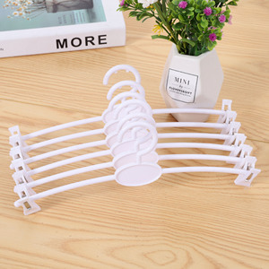 Colgador de Plástico Duradero y Colorido para Sujetadores y Lencería - Product Image 3