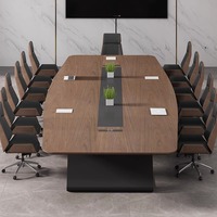 Grand bureau de travail moderne et ensemble de chaises, table de conférence simple et élégante pour la formation en salle de conférence