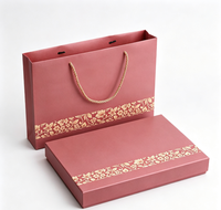 Boîte cadeau rigide de luxe avec sac en papier assorti, estampage floral doré, boîte d'emballage rigide personnalisée pour écharpe, châle, cadeau