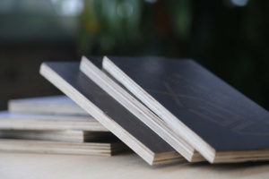 Contreplaqué noir, film d'eucalyptus faits au Vietnam, fabriqué au Vietnam, forme de béton, contreplaqué/toupie d'extérieur - Product Image 2