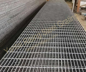 Grille galvanisée plongée chaude de la <span class=keywords><strong>barre</strong></span> d'acier <span class=keywords><strong>30x30</strong></span> pour des applications industrielles et d'atelier de construction - Product Image 6