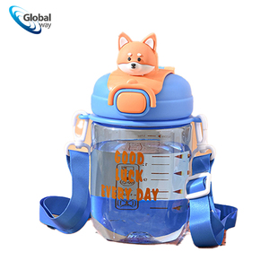 Tasse à <span class=keywords><strong>eau</strong></span> en plastique de style nouveau et tendance sur Internet avec design de cœur féminin-de grande valeur et résistante aux chutes - Product Image 4