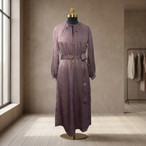 Robe longue élégante en satin violet avec col noué, manches longues, coupe ample, ourlet asymétrique, ceinture, style décontracté pour tous les jours - Product Image 3