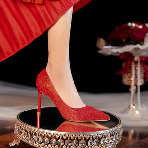 8777F Escarpins de mariée rouges en satin à bout pointu et talon aiguille, super hauts (8 cm), chaussures de mariage - Product Image 1