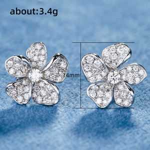 Orecchini a Perno con Fiore per Donne, Accessorio per Orecchie Semplice e alla Moda per Uso Quotidiano - Product Image 5