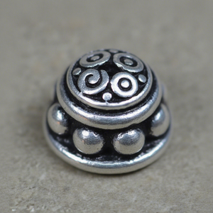 ลูกปัดเงินแท้รูปดอกเดซี่แบบทำมือ  ลูกปัดบาหลีแบบออกซิไดซ์ สำหรับชิ้นส่วนและอุปกรณ์ตกแต่งเครื่องประดับ  รุ่น SBF131 จาก Sejal Creation - Product Image 1