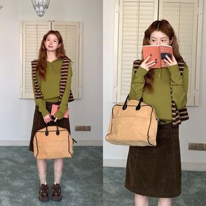 Pull vert de niche à manches longues pour femme, nouvelle collection automne-hiver, style décontracté haut de gamme - Product Image 5