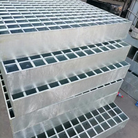 Grille de fenêtre de sous-sol en acier métallique, utilisation durable, grille plate en métal, couverture de puits de fenêtre de sous-sol extérieure, robuste