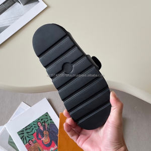 Mocasines de Hombre de Marca al por Mayor, de Cuero Charol Negro, Estilo de Diseñador de Lujo, Pantuflas Casuales de Felpa Suave de Alta Calidad para Mujer - Product Image 4