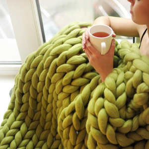 Manta Tejida Gruesa de Alta Calidad, Cálida y Acogedora, 100% Algodón, Hecha a Mano, con Peso - Product Image 1